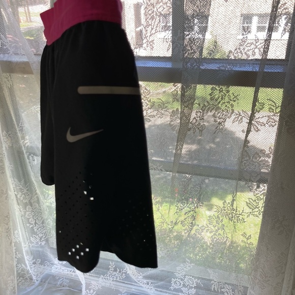 Nike Women's Black and Pink Dri-FIT Shorts M Excellent Condition! - Picture 4 of 4